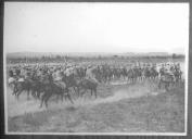 Exercícios militares a cavalo.