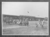 Militares a cavalo durante a cerimónia militar.