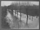 Zona de arame farpado inundada.