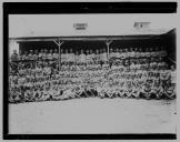 Militares posam para a fotografia.