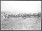 Exercícios militares a cavalo.