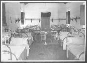 Enfermaria de hospital militar.