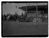 "Rei D. Carlos no hipódromo; juramento de bandeira."