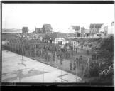 Militares junto a campo de treino.