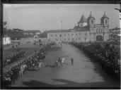 "Cavalaria esperando o rei de Espanha."