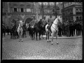 "Parada em frente à estação do Rossio".