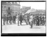 Cerimónia militar com comandante da base de Cherburgo.