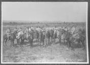 Exercícios militares a cavalo.