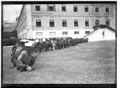 "Quartel dos marinheiros, exercícios de ginástica."