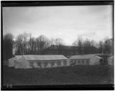 Tenda junto a hospital militar.