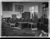 Militares em reunião numa Escola Primária.