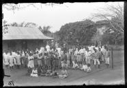 "A escola da missão protestante - Grupo de educandos".