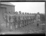 Grupo de militares em formatura.