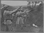 Exercício de tiro com pistolas.