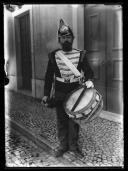 "Guarda Municipal: um soldado com tambor."
