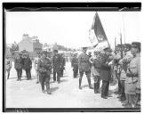Cerimónia militar com comandante da base de Cherburgo.