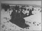 Militares nas trincheiras em zona de neve.