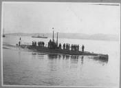 Militares em submarino.