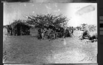"Grupo de oficiais no 1º acampamento".