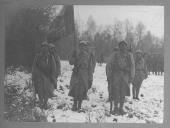 Grupo de militares em zona de neve.