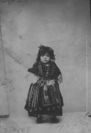 Criança com traje tradicional Minhoto.