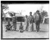 "Um comerciante do Lombe com a família"